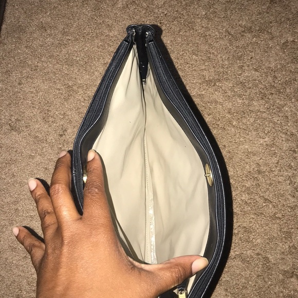 OVERSIZED VINTAGE “LEATHER” CLUTCH - Picture 4 of 6